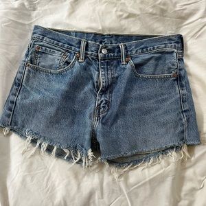 Levi’s denim cutoffs size 33